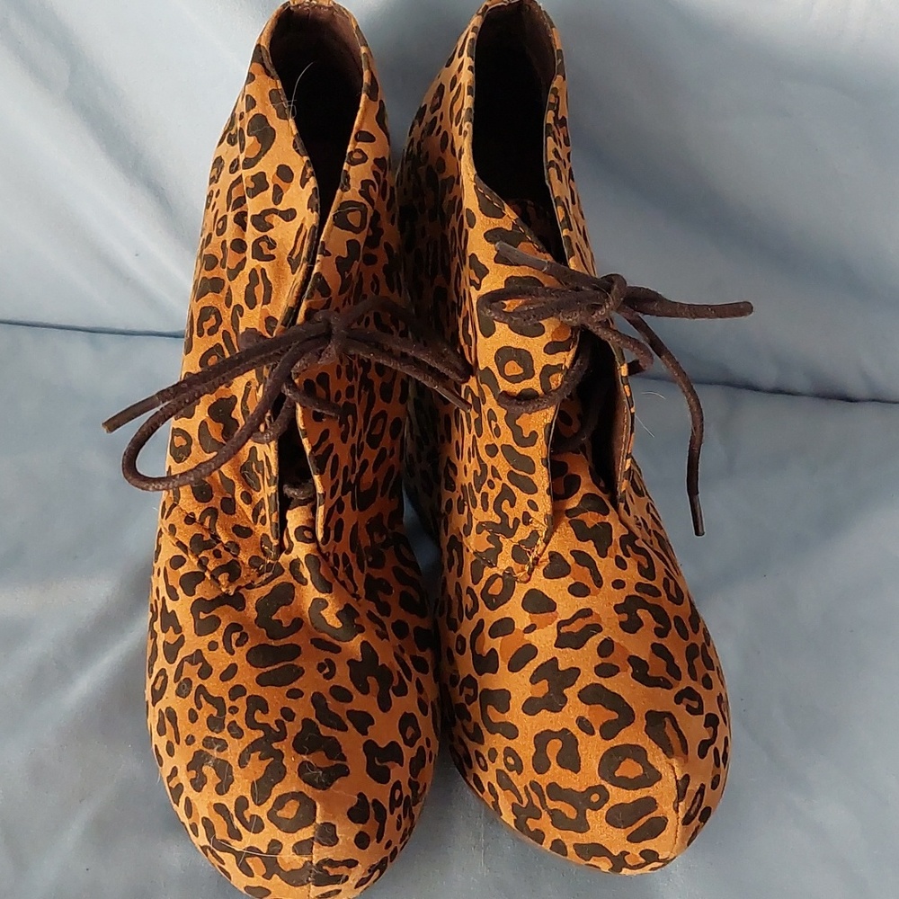 Leopard print wedges